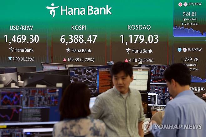 딜링룸 (서울=연합뉴스) 한종찬 기자 = 지난 21일 서울 중구 하나은행 본점 딜링룸. 2026.4.21 saba@yna.co.kr