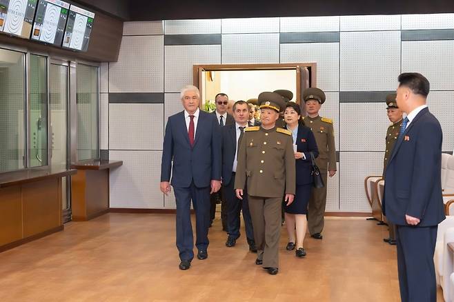 사회안전성 사격훈련장 들어서는 북러 치안 책임자들 이리나 볼크 러시아 내무부 대변인 텔레그램 캡처. 재판매 및 DB 금지