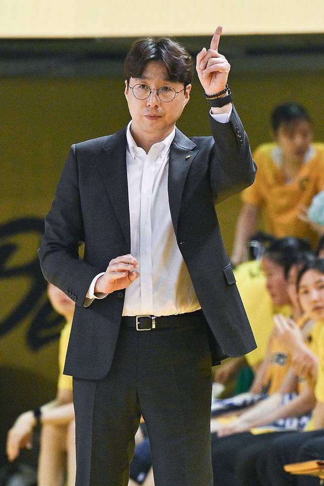 KB 김완수 감독 [WKBL 제공. 재판매 및 DB 금지]