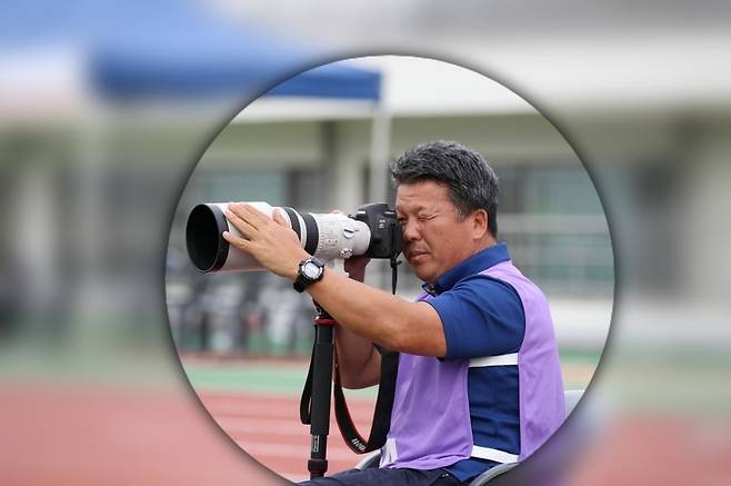 ▲ 인천중구FC 유소년축구단 감독이자 사진기자 '해남땅끝사나이'로도 활동 중인 조난국. 사진제공=본인