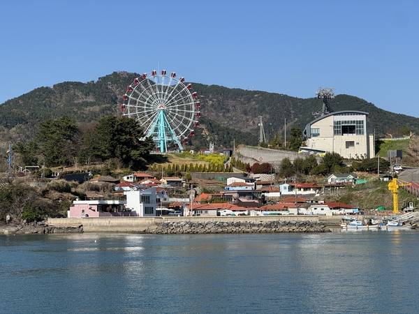 사천바다케이블카 초양도정류장과 아래 초양마을. /이서후 기자
