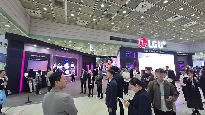 ▲22일 서울 삼성동 코엑스에서 열린 '2026 월드IT쇼'에 마련된 LG유플러스 부스 전경. 사진=정희순 기자