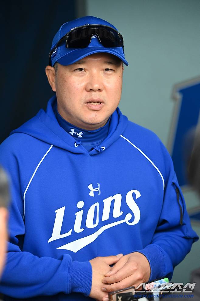 22일 대구삼성라이온즈파크에서 열린 SSG와 삼성의 경기. 삼성 박진만 감독이 취재진과 이야기를 나누고 있다. 대구=허상욱 기자wook@sportschosun.com/2026.04.22/