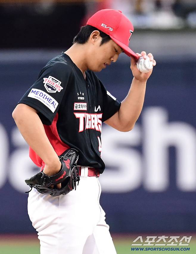 23일 수원 케이티위즈파크에서 열린 KT와 KIA의 경기. 1회 5실점을 허용한 KIA 이의리. 수원=송정헌 기자songs@sportschosun.com/2026.04.23/