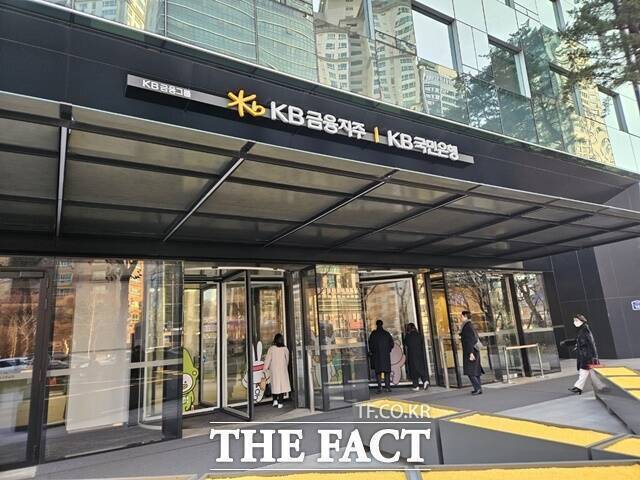 KB금융은 23일 실적발표를 통해 1분기 당기순이익 1조8924억원을 기록했다고 밝혔다. /이선영 기자