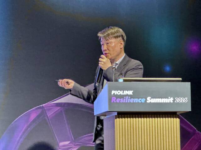 김준영 에브리존 팀장이 에브리존의 안티 랜섬웨어 솔루션 '화이트 디펜더'에 대해 소개하고 있다.