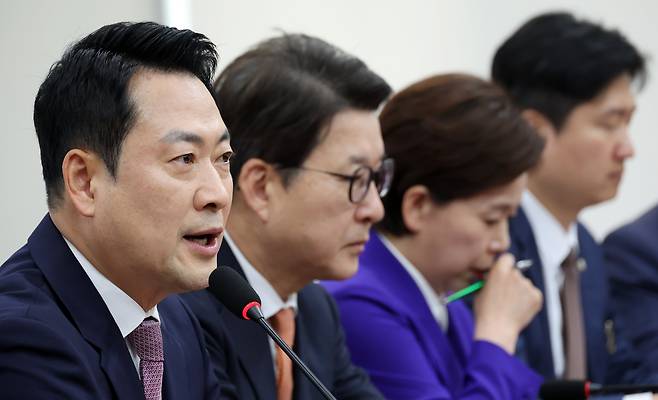 국민의힘 장동혁 대표가 23일 국회에서 열린 최고위원회의에서 모두발언을 하고 있다. /연합뉴스