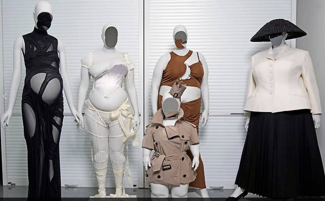 뉴욕 메트로폴리탄 미술관이 임산부·장애인·플러스사이즈 등 다양한 체형을 반영한 마네킹 25개를 공개한다. ‘마른 몸’ 중심 패션 전시 기준에 변화를 시도한 사례로 주목된다. ⓒ뉴시스