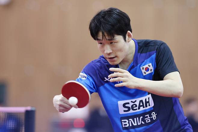23일 충청북도 진천군 진천선수촌에서 열린 2026 런던 세계탁구 단체전선수권대회 미디어데이 행사에서 탁구 대표팀 장우진이 훈련하고 있다. 사진=연합뉴스