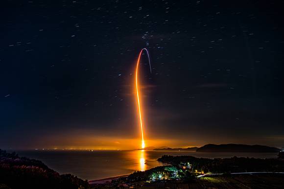 은상을 받은 '우주를 향하여(정흔)'. [사진=천문연]