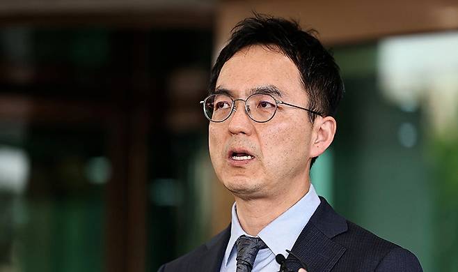 구자현 검찰총장 직무대행이 지난 17일 서울 서초구 대검찰청을 나서며 대장동·대북송금 의혹 사건을 둘러싼 정치권의 국정조사와 관련해 발언하고 있다. 2026.4.17 [사진=연합뉴스]