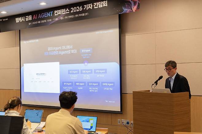 브랜치 큐에 대해 설명 중인 강남훈 웹케시 부대표 / 출처=IT동아