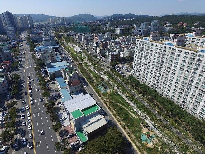 포항시 북구와 남구를 잇는 철길숲은 관광 명소로 떠올랐다. [사진 포항시]