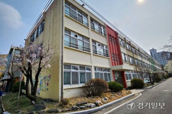 수원 수일여자중학교 전경. 박화선기자