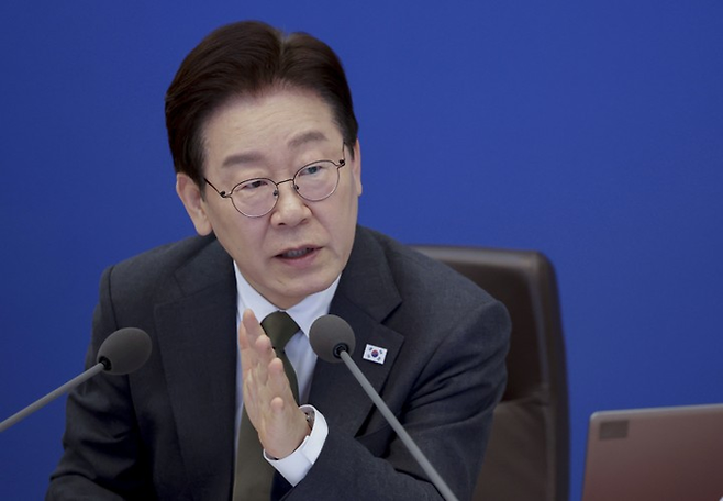 이재명 대통령이 14일 청와대에서 열린 국무회의 겸 비상경제점검회의에서 발언하고 있다. [연합뉴스]