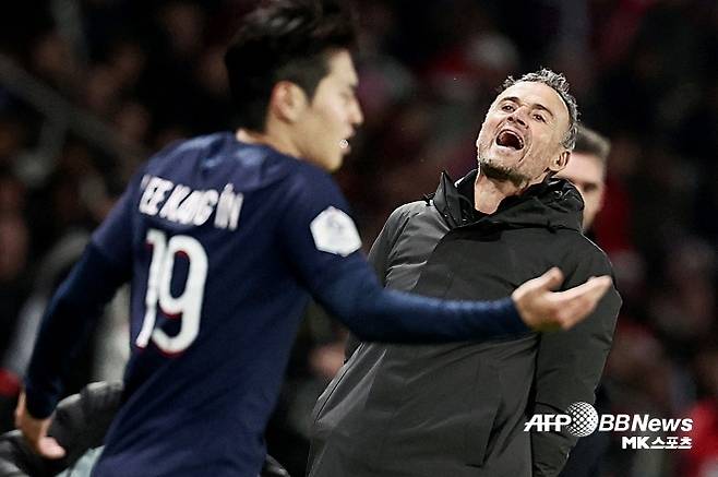 이강인과 루이스 엔리케 감독.  사진=ⓒAFPBBNews = News1