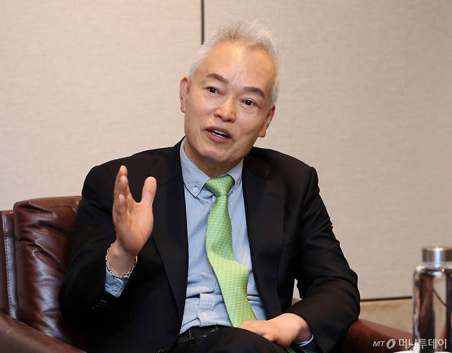 백용호 머니투데이 명예회장(글로벌코리아인사이츠 이사장)이 23일 영등포구 여의도동 콘래드 서울호텔에서 열린 '2026 키플랫폼'에 참석해 앤소니 킴 헤리티지재단 국제경제 선임연구원 및 국제협력매니저, 나일 가디너 헤리티지재단 마가렛 대처 자유 센터장과 대담을 하고 있다. /사진=김창현 기자 chmt@