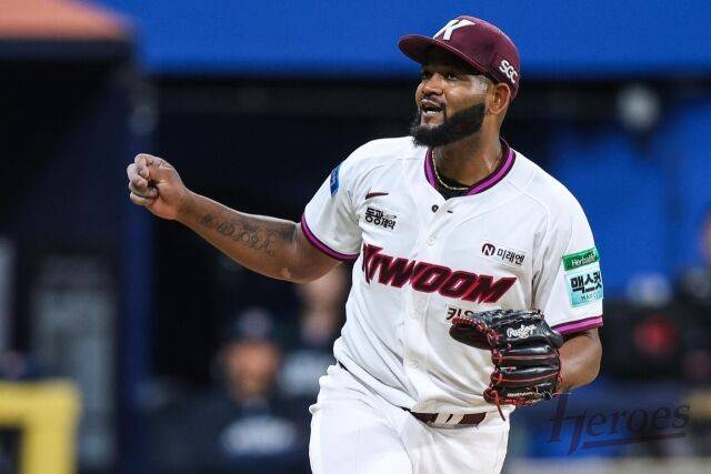 22일 서울 고척스카이돔에서 열린 NC전에서 기뻐하는 알칸타라./키움 히어로즈 제공