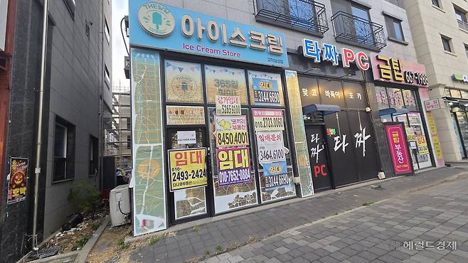 삼성전자 평택캠퍼스 인근 상가는 P4, P5팹 공사가 멈췄던 2023년 이후 절반 이상이 공실이 됐다. 인근 상인들은 “공사가 재개됐지만 아직 온기가 퍼지지 않았다”며 “이제야 조금씩 살아나고 있는데 삼성전자 노조의 파업으로 다시 2023년 혹독한 시기로 돌아갈까 두렵다”고 했다. 박지영 기자.