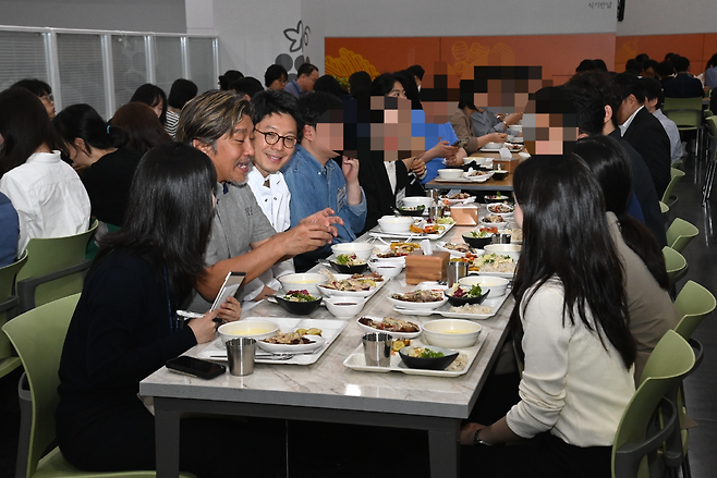 에드워드리가 서울시 직원들과 함께 식사하고 있다. [서울시 제공]