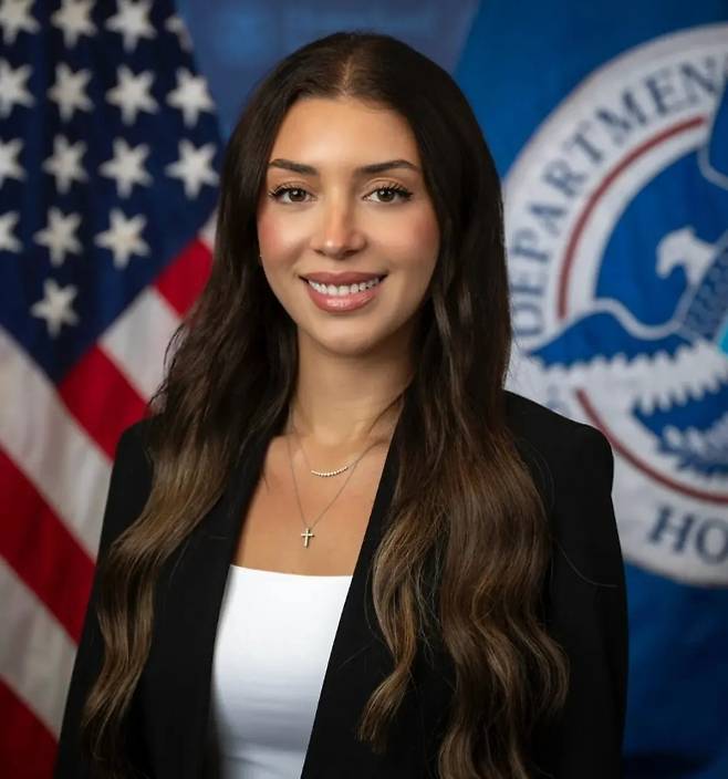 줄리아 바르바로 미 국토안보부(DHS) 대테러 담당 부차관보. 바르바로는 전 남자친구의 금전 지원 주장과 관련한 내부 조사로 행정휴직 조치됐다. 링크드인 캡처