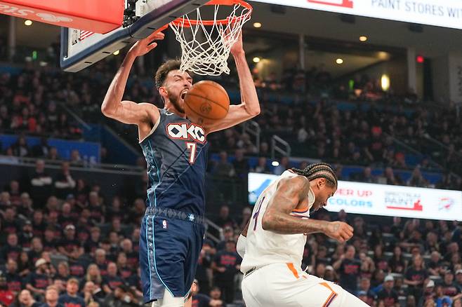 덩크하는 쳇 홈그렌.    오클라호마시티 | AP연합뉴스