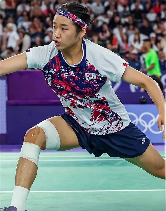 ▲ 한국 여자 배드민턴 대표팀은 지난 2월 아시아단체선수권대회에서 사상 첫 우승을 합작해 절정의 기세를 유지하고 있다. 아울러 '에이스' 안세영(사진)이 2년 전과는 차원이 다른 거인이 됐다.&nbsp;안세영은 지난 12일 폐막한 아시아선수권에서 여자단식 정상에 올라 올림픽과 세계선수권, 아시안게임에 이어 아시아선수권까지 석권하는 '커리어 그랜드슬램'을 달성했다. 여기에 세계&nbsp;18위 김가은과 20위 심유진 등 단식 준척 자원이 여제&nbsp;뒤를 떠받치고 있다. 복식에서도 공희용이 빠지긴 했지만 세계 3위 이소희-백하나 조가 건재하고 가파른 성장세의 12위 정나은-이연우 조도 출격을 꾀하고 있다. ⓒ 중국 '소후'