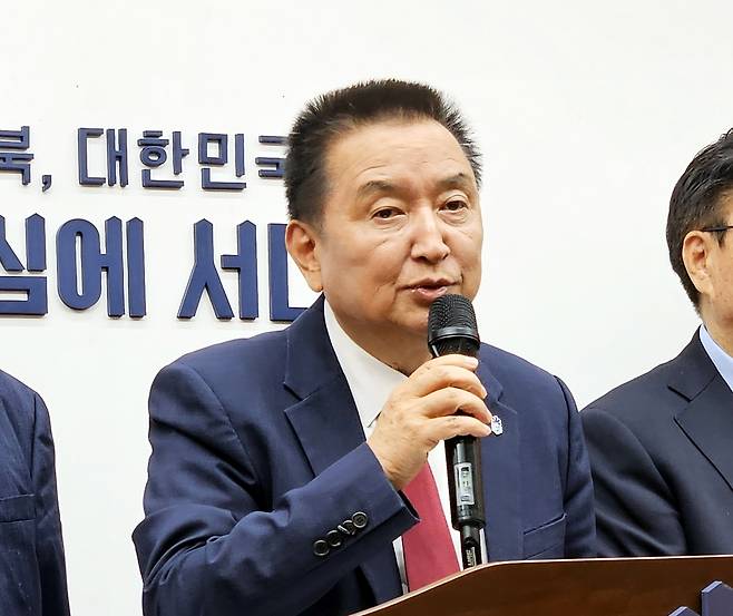 기자회견 하는 김영환 충북도지사 [촬영 전창해 기자]
