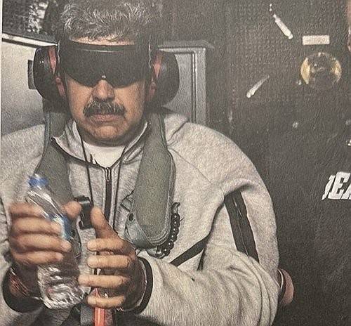 도널드 트럼프 미국 대통령이 올해 1월 3일(현지시간) 미군이 기습적인 군사 작전으로 체포한 니콜라스 마두로 베네수엘라 대통령의 근황 사진을 사회관계망서비스(SNS) 트루스소셜에 공개했다. 연합뉴스