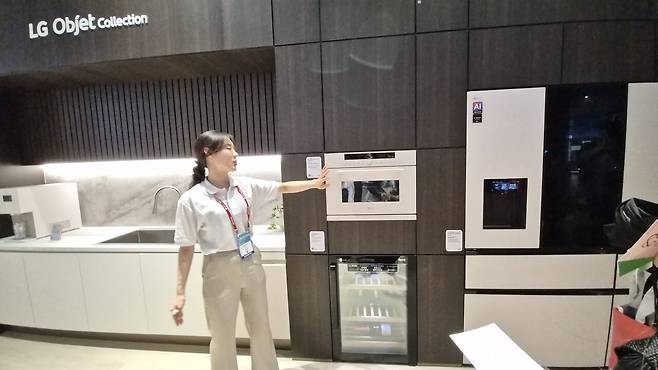 2026 월드IT쇼 LG전자 전시장에 마련된 AI 주방 가전 /류빈 기자