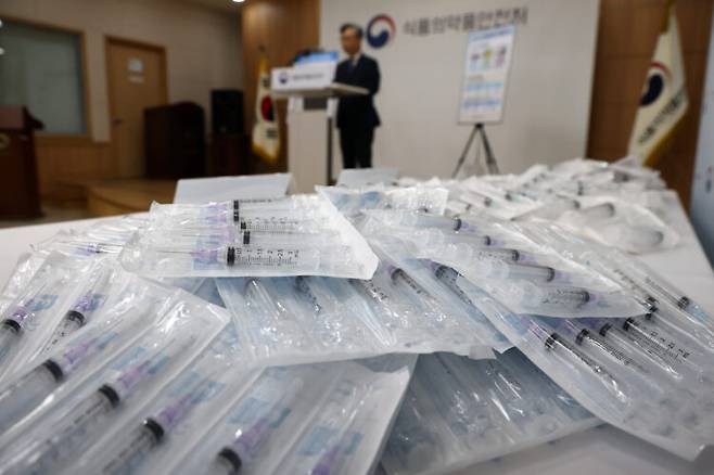 정부는 주사기 생산과 공급이 안정됐다는 입장이지만, 업계 종사자들에 따르면 실제 의료 현장에서 겪는 어려움은 해결되지 않았다. 사진=연합뉴스