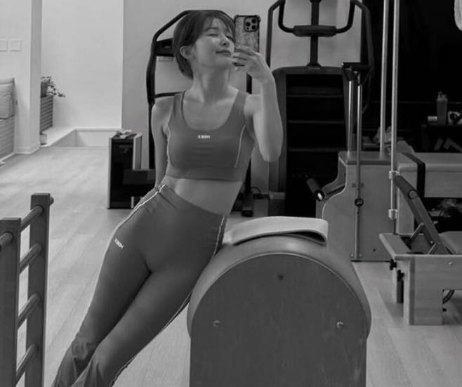 슬리가 기구 필라테스를 하고 있다. 사진=슬기 인스타그램