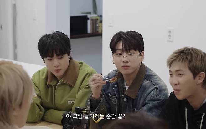 사진. | 달려라 방탄 캡쳐