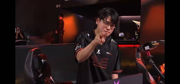 24일 서울 종로구 치지직 롤파크에서 열린 LCK 정규 시즌 경기에서 한화생명e스포츠가 키움 DRX를 2대0으로 완파하며 파죽의 6연승을 달렸다. (HLE & KRX =2:0)./사진=네이버 치지직 라이브영상 캡처