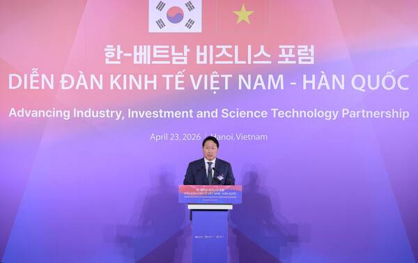 최태원 SK회장 겸 대한상공회의소 회장이 지난 23일 베트남 하노이에서 열린 한-베트남 비즈니스 포럼에서 환영사를 하고 있다. ⓒ대한상공회의소