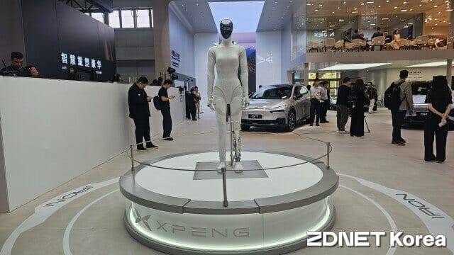 샤오펑 휴머노이드 로봇 아이언 (사진=지디넷코리아)