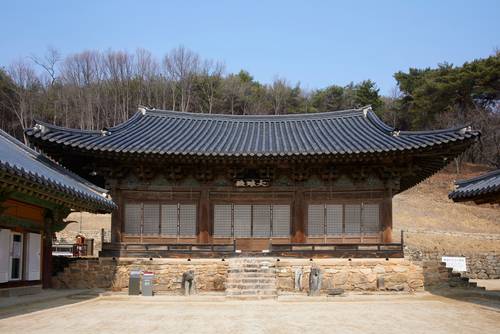 안동 봉정사 대웅전 앞 괘불 지주(사진 국립중앙박물관 제공)