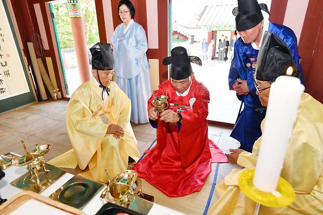 ▲ 원주 대표 인물인 운곡 원천석 선생을 기리는 제21회 운곡제가 23일 행구동 창의사에서 봉행됐다.  원주시 제공