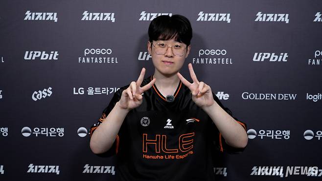 ‘제우스’ 최우제가 22일 서울 종로구 롤파크 LCK 아레나에서 쿠키뉴스와 인터뷰하고 있다. 김영건 기자