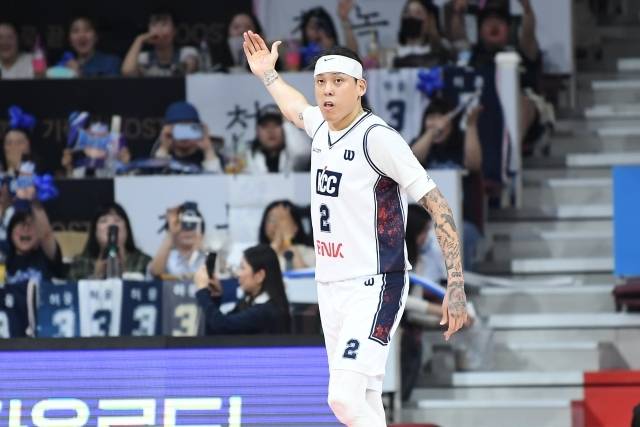 최준용은 “우리 응원단 봤나? 장난 아니었다. 말도 안 됐다. 그들을 보고 몸이 뜨거워졌다. 그리고 그 응원에 꼭 보답해야 한다는 생각에 적극적으로 세리머니하고 응원을 유도했다”고 전했다. 사진=KBL 제공