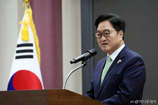 [서울=뉴시스] 고승민 기자 = 우원식 국회의장이 22일 서울 여의도 국회 의원회관에서 열린 AI 인재 양성을 위한 정책토론회에서 축사를 하고 있다. 2026.04.22. kkssmm99@newsis.com /사진=고승민