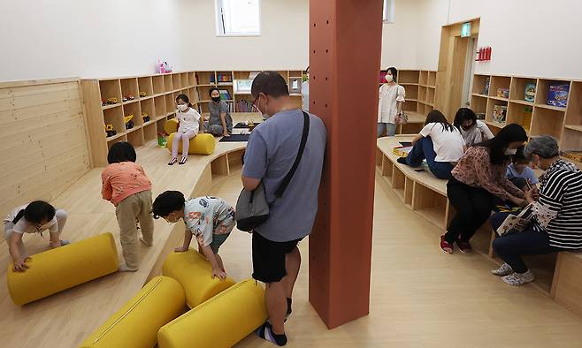 한 서울형 키즈카페에서 어린이들이 뛰어놀고 있다. 연합뉴스