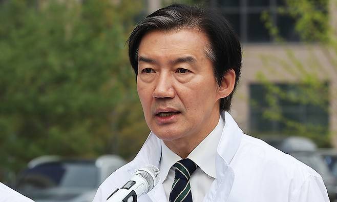 조국혁신당 조국 대표가 지난 20일 경기도 평택시 고덕면 KTX 경기남부역사 예정 부지 앞에서 열린 현장 최고위원회의에서 발언하고 있다. 연합뉴스