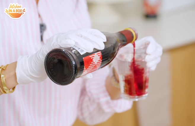레드와인 비니거가 들어가는 오윤아의 딸기 에이드. 유튜브 채널 ‘키친인어박스’ 캡처