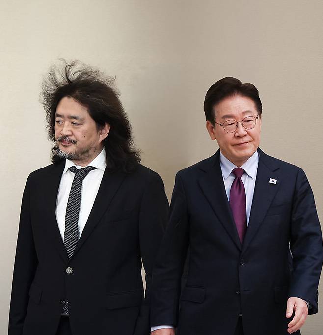 더불어민주당 내 한쪽에서는 이재명 대통령을 향한 이견의 강도를 서서히 강화하고 있고, 다른 한쪽에서는 방송인 김어준 씨에 대한 비판 수위를 조금씩 높이고 있다. 뉴스1