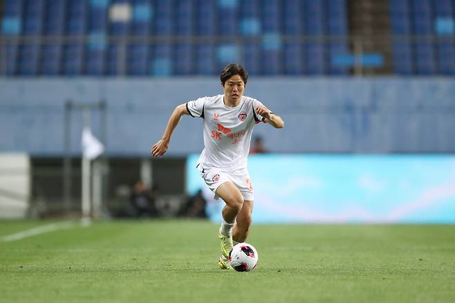 제주 권창훈이 22일&nbsp;대전하나와 원정경기 도중 드리블하고 있다. 사진제공｜한국프로축구연맹