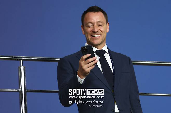 ▲ 잉글랜드 프리미어리그 빅클럽 첼시가 흔들리고 있다. 114년 만에 5경기 연속 무득점 패배로 고개를 떨궜고 끝내 신임 사령탑과 3개월 만에 결별을 선언했다. 팀 레전드&nbsp; 존 테리가 임시 감독으로 언급됐으나 사실이 아니었다.