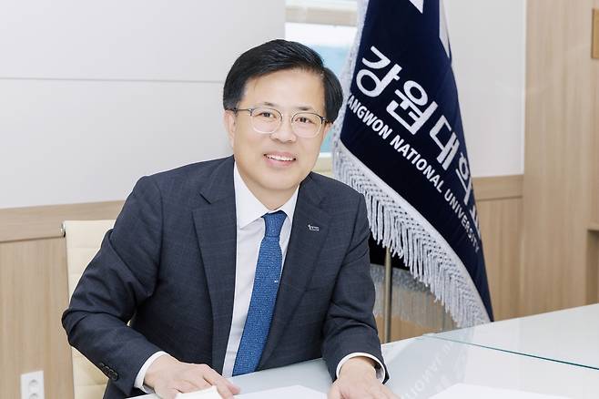 인터뷰하는 정재연 강원대 총장 [강원대학교 제공. 재판매 및 DB 금지]