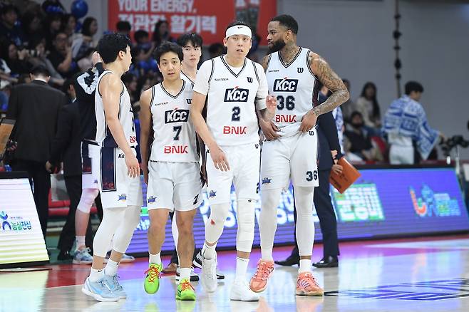 최준용(2번), 허훈(7번) 등 KCC 선수들 [KBL 제공. 재판매 및 DB 금지]