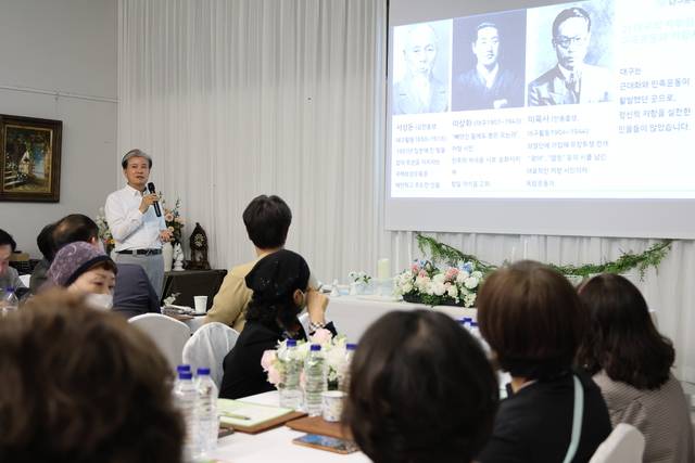 이재녕 대구 남구 문화원장이 'DG-CULTURE 아카데미'에서 개강 강좌를 하고 있다. 남구 문화원 제공